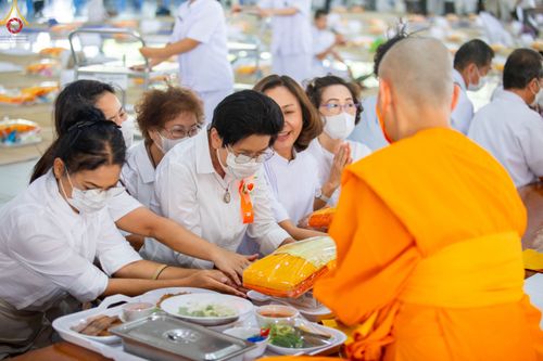 ภาพ No.84030:พิธีบุพเปตพลี ครั้งที่ 137 ร่วมอุทิศบุญกุศลแด่หมู่ญาติที่ล่วงลับไปแล้ว และสืบทอดอายุพระพุทธศาสนา ในวันจันทร์ที่ 17 กรกฎาคม พ.ศ. 2566 ณ หอฉันคุณยายอาจารย์ฯ วัดพระธรรมกาย