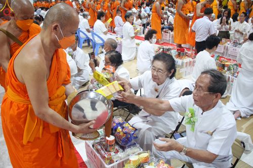 ภาพ No.82260:พิธีตักบาตรพระ 1,000 รูป ปีที่ 8 วันเสาร์ที่ 10 มิถุนายน 2566 ณ ธุดงคสถานล้านนา อ.สันทราย จ.เชียงใหม่