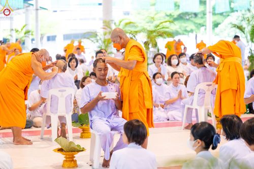ภาพ No.83575:พิธีตัดปอยผมและปลงผม ในโครงการบรรพชาอุปสมบทหมู่ ธรรมทายาทรุ่นเข้าพรรษา ณ วัดพระธรรมกาย วันอาทิตย์ที่ 16 กรกฎาคม พ.ศ.2566
