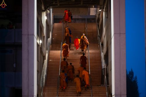 ภาพ No.323849:วันที่ 22 เมษายน พ.ศ.2569 (วันคุ้มครองโลก) งานถวายมหาสังฆทาน 40,000 กว่าวัดทั่วประเทศ บรรยากาศพระสังฆาธิการและสาธุชน  เดินทางเข้าวัดพระธรรมกาย และพักค้าง ตั้งแต่ ตอนเย็นวันที่ 21  ถึงเช้าวันที่ 22