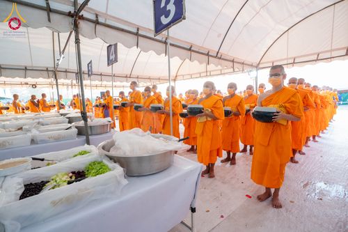 ภาพ No.297975:วันที่ 19 มกราคม พ.ศ. 2569 พิธีถวายภัตตาหารเป็นสังฆทาน แด่พระธรรมยาตรา ณ อนุสรณ์สถานบางปลา วัดบางปลา อำเภอบางเลน จังหวัดนครปฐม ในโครงการธรรมยาตรา กตัญญูบูชา มหาปูชนียาจารย์ พระมงคลเทพมุนี(สด จนฺทสโร) พระผู้ปราบมาร อนุสรณ์สถาน 7 แห่ง ปีที่ 14