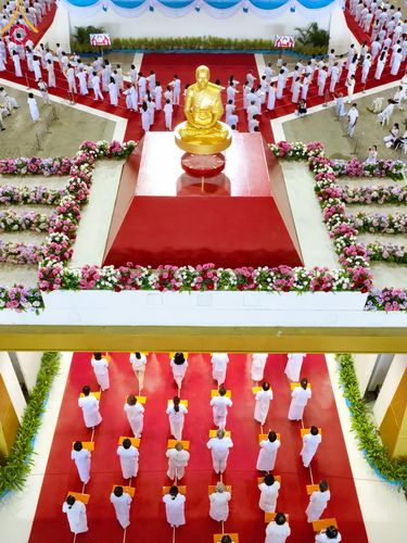 ภาพ No.90077:พิธีปฎิบัติธรรมและพิธีทอดผ้าป่าสมทบกฐินครั้งที่ 3 เนื่องใน 139 ปี วันคล้ายวันเกิดด้วยรูปกายเนื้อ พระมงคลเทพมุนี (สด จนฺทสโร) พระผู้ปราบมาร วันอังคารที่ 10 ตุลาคม พ.ศ. 2566 ณ วัดพระธรรมกาย จ.ปทุมธานี