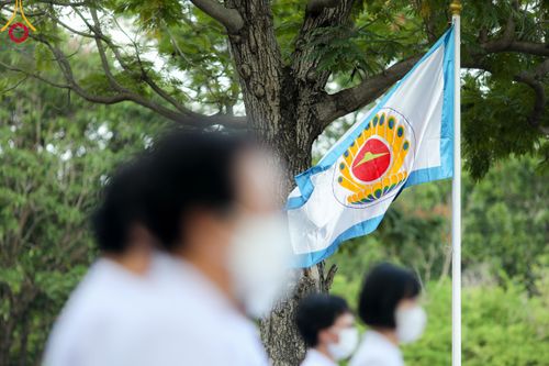 ภาพ No.89098:พิธีอัญเชิญรูปหล่อทองคำ  คุณยายอาจารย์มหารัตนอุบาสิกาจันทร์ ขนนกยูง เพื่อประดิษฐาน ณ มหาวิหารคุณยายอาจารย์ฯ เนื่องในวันครูผู้ค้นพบวิชชาธรรมกาย วันศุกร์ที่ 29 กันยายน พ.ศ. 2566