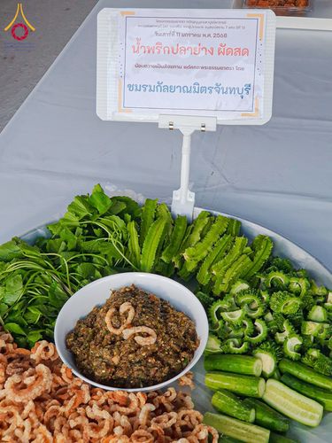 ภาพ No.193647:สาธุชนถวายภัตตาหารเป็นสังฆทาน แด่พระธรรมยาตรา ณ อนุสรณ์สถานคลองบางนางแท่น อ.สามพราน จ.นครปฐม ในโครงการธรรมยาตรา กตัญญูบูชา มหาปูชนียาจารย์ พระมงคลเทพมุนี(สด จนฺทสโร) พระผู้ปราบมาร อนุสรณ์สถาน 7 แห่ง ปีที่ 13 วันที่ 11 มกราคม พ.ศ. 2568