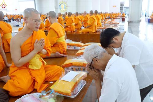 ภาพ No.240129:วันเสาร์ที่ 23 สิงหาคม พ.ศ. 2568 (วันพระ แรม 14 ค่ำ เดือน 9) พิธีบุพเปตพลี ครั้งที่ 169 ร่วมอุทิศบุญแด่หมู่ญาติที่ล่วงลับไปแล้ว และสืบทอดอายุพระพุทธศาสนา ณ หอฉันคุณยายอาจารย์ฯ วัดพระธรรมกาย