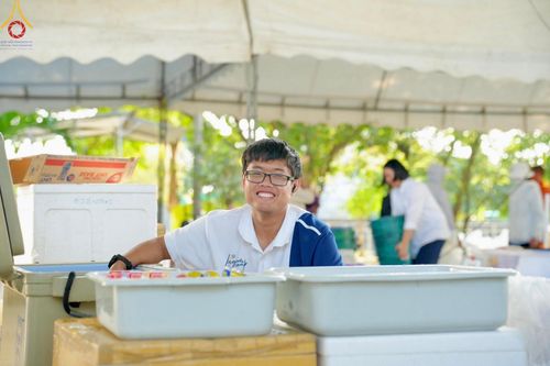 ภาพ No.203020:V.51 สารพัดV สารพัดดี ที่คลองบางนางแท่น ในโครงการธรรมยาตรา กตัญญูบูชา มหาปูชนียาจารย์ พระมงคลเทพมุนี(สด จนฺทสโร) พระผู้ปราบมาร อนุสรณ์สถาน 7 แห่ง ปีที่ 13 ระหว่างวันที่ 2-31 มกราคม พ.ศ. 2568