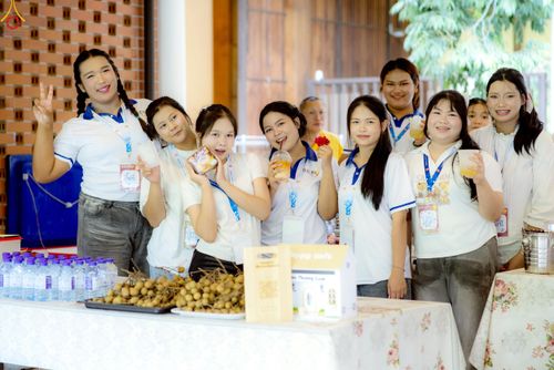 ภาพ No.239810:วันที่ 16-17 สิงหาคม พ.ศ. 2568 การปฏิบัติหน้าที่ของเจ้าหน้าที่ทุกสถานะ เพื่องานพิธีอัญเชิญรูปเหมือนพระมงคลเทพมุนี (สด จันทสโร) และพิธีกดปุ่มอัญเชิญรูปเหมือน พระมงคลเทพมุนี (สด จันทสโร) ณ มหาวิหารแก้วพระมงคลเทพมุนี ศูนย์ปฏิบัติธรรมแก้วเมืองเลย จ.เลย