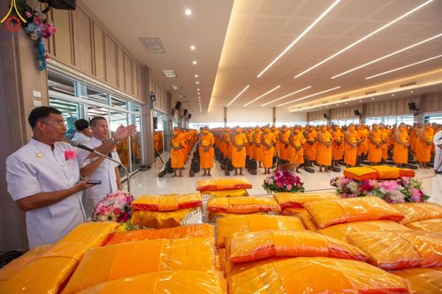 ภาพ No.130056:V.34 เพื่อธรรมเพื่อบางกล่ำ การรับบุญของเจ้าหน้าที่หน่วยงานต่างๆ  เพื่องานธรรมยาตราอัญเชิญพระบรมสารีริกธาตุ ประดิษฐาน ณ มหารัตนเจดีย์สิริปทุมสวรรค์ (เจดีย์อริยพุทธะ 5 พระองค์) ณ ศูนย์ปฏิบัติธรรมภาคใต้ อ.บางกล่ำ จ.สงขลา ระหว่างวันที่ 9-10 มีนาคม พ.ศ. 2567