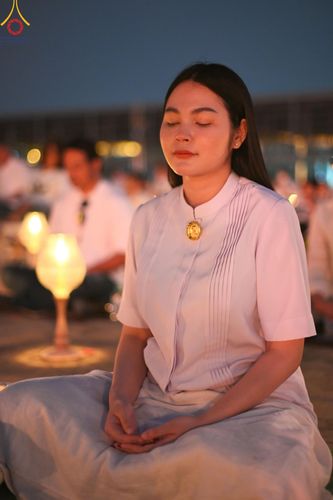 ภาพ No.204558:พิธีจุดประทีปถวายเป็นพุทธบูชา และบูชาธรรมมหาปูชนียาจารย์ ณ วัดพระธรรมกาย ตำบลคลองสาม อำเภอคลองหลวง จังหวัดปทุมธานี ในโครงการธรรมยาตรา กตัญญูบูชา มหาปูชนียาจารย์ พระมงคลเทพมุนี(สด จนฺทสโร) พระผู้ปราบมาร ปีที่ 13 วันที่ 31 มกราคม พ.ศ. 2568