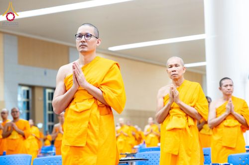 ภาพ No.208836:พระบาทสมเด็จพระเจ้าอยู่หัวทรงพระกรุณาโปรดเกล้าฯ พระราชทานภัตตาหารพระราชทาน แด่พระภิกษุ สามเณร ในการสอบบาลีสนามหลวง ณ วัดพระธรรมกาย วันที่ 22 กุมภาพันธ์ พ.ศ. 2568 ณ วัดพระธรรมกาย อำเภอคลองหลวง จังหวัดปทุมธานี