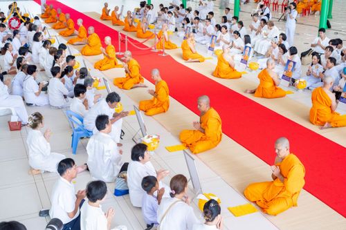 ภาพ No.244963:วันเสาร์ที่ 6 กันยายน พ.ศ. 2568 พิธีถวายบาตร บรรพชา อุปสมบทของนาคธรรมทายาท โครงการอุปสมบทหมู่บูชาธรรมครบรอบ 108 ปี  วันครูผู้ค้นพบวิชชาธรรมกาย ณ โบสถ์พระไตรปิฎก วัดพระธรรมกาย