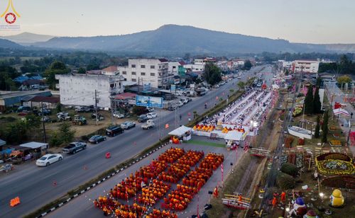 ภาพ No.187201:พิธีตักบาตรพระ ๕๐๐ รูป "สร้างบุญใหญ่ ส่งท้ายปีเก่า ต้อนรับปีใหม่ ๒๕๖๘" วันเสาร์ที่ ๒๘ ธันวาคม พ.ศ. ๒๕๖๗ ณ ถนนหน้าที่ว่าการอำเภอภูเรือ จังหวัดเลย