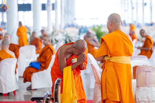 ภาพ No.60369:การต้อนรับพระสังฆาธิการ 10,000 กว่าวัดทั่วประเทศ พิธีมอบปัจจัยช่วยเหลือครู 4 จังหวัดชายแดนภาคใต้ พิธีปฏิบัติธรรม ในวันคุ้มครองโลก วันจันทร์ที่ 22 เมษายน พ.ศ.2567 ณ วัดพระธรรมกาย จ.ปทุมธานี