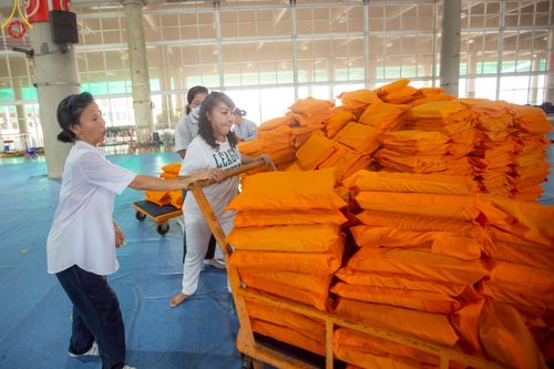 ภาพ No.218992:วันที่ 18-20 เมษายน พ.ศ. 2568 การเตรียมงานในลานธรรม , วิหารคด เพื่องานวันคุ้มครองโลก 22 เมษายน พศ. 2568