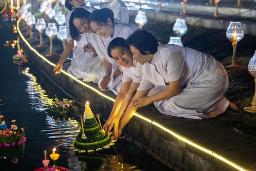 ภาพ No.170350:พิธีลอยกระทงธรรม ณ สระเศรษฐีทะเลบุญ มหาวิหารพระมงคลเทพมุนีฯ วัดพระธรรมกาย วันศุกร์ที่ 15 พฤศจิกายน พ.ศ.2567 (วันเพ็ญ 15 ค่ำ เดือน 12)