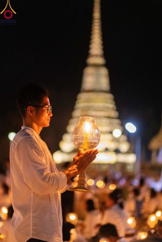ภาพ No.112065:พิธีจุดประทีปถวายเป็นพุทธบูชา และบูชาธรรมมหาปูชนียาจารย์ พระมงคลเทพมุนี(สด จนฺทสโร) ในโครงการธรรมยาตรา กตัญญูบูชา มหาปูชนียาจารย์ พระมงคลเทพมุนี(สด จนฺทสโร) พระผู้ปราบมาร อนุสรณ์สถาน 7 แห่ง ปีที่ 12 วันที่ 14 มกราคม พ.ศ. 2567 ณ วัดสองพี่น้อง อ.สองพี่น้อง