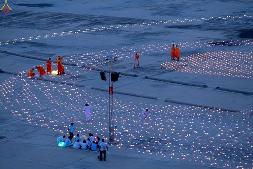 ภาพ No.241030:วันพุธที่ 27 สิงหาคม พ.ศ. 2568 พิธีจุดประทีป ในวันธรรมชัย ณ วัดพระธรรมกาย