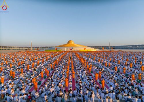 ภาพ No.105296:พิธีตักบาตรฉลองพระบวชใหม่ รุ่นบูชาธรรมมหาปูชนียาจารย์ และต้อนรับศักราชใหม่ วันจันทร์ที่ 1 มกราคม พ.ศ. 2567 ณ ลานธรรมพระมหาธรรมกายเจดีย์ วัดพระธรรมกาย