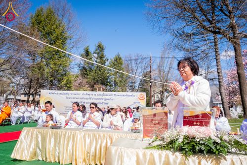 ภาพ No.62430:คณะศิษยานุศิษย์รวมใจสถาปนาและสมโภช ธรรมจักร เพื่ออัญเชิญประดิษฐาน ณ ยอดอุโบสถ 80 ปี หลวงพ่อธัมมชโย วัดพระธรรมกายนิวเจอร์ซี ประเทศสหรัฐอเมริกา  วันอาทิตย์ที่ 7 เมษายน พ.ศ. 2567