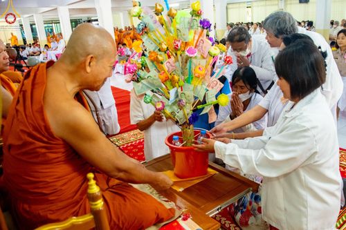 ภาพ No.195108:พิธีทอดผ้าป่าทำนุบำรุงศาสนสถาน ณ วัดไผ่โรงวัว ต.บางตาเถร อ.สองพี่น้อง จ.สุพรรณบุรี ในโครงการธรรมยาตรา กตัญญูบูชา มหาปูชนียาจารย์ พระมงคลเทพมุนี(สด จนฺทสโร) พระผู้ปราบมาร อนุสรณ์สถาน 7 แห่ง ปีที่ 13 วันที่ 13 มกราคม พ.ศ. 2568