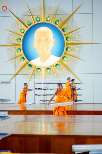 ภาพ No.182392:พิธีถวายภัตตาหารเมนูสวรรค์ "เพื่อการบรรลุธรรม" วันเสาร์ที่ 14 ธันวาคม พ.ศ. 2567 ณ หอฉันคุณยายอาจารย์ฯ วัดพระธรรมกาย