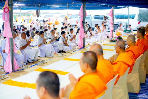 ภาพ No.191826:พิธีถวายภัตตาหารเป็นสังฆทาน แด่พระธรรมยาตรา ณ อนุสรณ์สถานคลองบางนางแท่น อ.สามพราน จ.นครปฐม ในโครงการธรรมยาตรา กตัญญูบูชา มหาปูชนียาจารย์ พระมงคลเทพมุนี(สด จนฺทสโร) พระผู้ปราบมาร อนุสรณ์สถาน 7 แห่ง ปีที่ 13 วันที่ 9 มกราคม พ.ศ. 2568