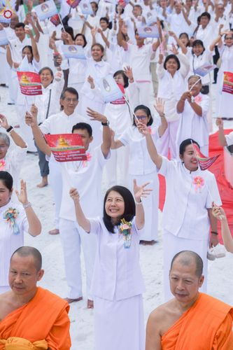 ภาพ No.246906:วันอาทิตย์ที่ 14 กันยายน พ.ศ. 2568 พิธีทอดผ้าป่า ซื้อดิน ปรับพื้นที่ลานธรรม  และพิธีกลั่นแผ่นดิน โปรยทราย สถาปนาองค์พระเจดีย์ เพื่อสร้างสันติภาพโลก  ณ ศูนย์ปฏิบัติธรรมสระบุรี อ.พระพุทธบาท จ.สระบุรี