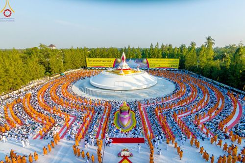 ภาพ No.193009:พิธีตักบาตรพระธรรมยาตรา ณ อนุสรณ์สถานคลองบางนางแท่น อ.สามพราน จ.นครปฐม ในโครงการธรรมยาตรา กตัญญูบูชา มหาปูชนียาจารย์ พระมงคลเทพมุนี(สด จนฺทสโร) พระผู้ปราบมาร อนุสรณ์สถาน 7 แห่ง ปีที่ 13 วันที่ 11 มกราคม พ.ศ.2568