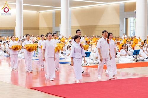 ภาพ No.272923:วันอาทิตย์ที่ 23 พฤศจิกายน พ.ศ.2568 พิธีมุทิตาสักการะ พระมหาเถระและพระเถระ ประจำปีพุทธศักราช 2568 ณ ห้องแก้วสารพัดนึก 2 สภาธรรมกายสากล  วัดพระธรรมกาย