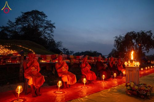 ภาพ No.132396:พิธีจุดโคมประทีปถวายเป็นพุทธบูชา ในโครงการบรรพชา 1,250 รูป ณ แดนประสูติ สวนลุมพินี ประเทศเนปาล วันที่ 17 มีนาคม พ.ศ. 2567