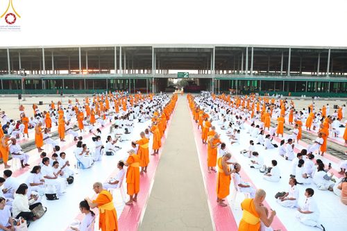 ภาพ No.180048:พิธีปลงผมนาคธรรมทายาท ในโครงการอุปสมบทหมู่ บูชาธรรมมหาปูชนียาจารย์ (ศูนย์อบรมวัดพระธรรมกาย) วันที่ 1 ธันวาคม พ.ศ. 2567 ณ ลานธรรมหารัตนวิหารคด วัดพระธรรมกาย จ.ปทุมธานี