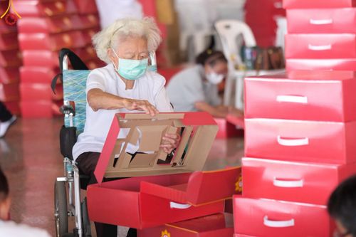 ภาพ No.212077:วันจันทร์ที่ 17 มีนาคม พ.ศ. 2568 บุญบรรจุกล่องไทยธรรม เพื่อถวายแด่พระสังฆาธิการ 40,000 กว่าวัดทั่วไทย ในวันคุ้มครองโลก 22 เมษายน พ.ศ. 2568 ณ บ้านแก้วเรือนทองคุณยายฯ วัดพระธรรมกาย