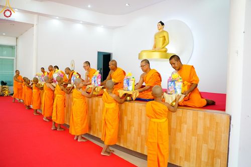 ภาพ No.134895:พิธีตัดปอยผม พิธีขอขมารับผ้าไตร พิธีบรรพชา และพิธีถวายบาตร ในโครงการบรรพชาสามเณร ฟื้นฟูพระพุทธศาสนาทั่วไทย  ณ ศูนย์ปฏิบัติธรรมและศูนย์อบรมเยาวชนเพชรบุรี ต.ท่าแลง อ.ท่ายาง จ.เพชรบุรี