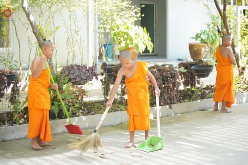 ภาพ No.61122:สามเณรออกบิณฑบาต และกิจกรรมอบรมสามเณร ในโครงการบรรพชาสามเณรฟื้นฟู พระพุทธศาสนาทั่วไทย ณ ศูนย์อบรมที่พักสงฆ์บ้านร่มเย็น จ.นราธิวาส วันที่ 2-15 เมษายน พ.ศ. 2567