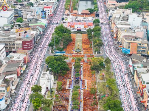 ภาพ No.126095:พิธีทำบุญเมืองนครราชสีมา ฉลอง 556 ปี ตักบาตรพระ 10,000 รูป ในวันเสาร์ที่ 2 มีนาคม พ.ศ.2567 ณ อนุสาวรีย์ท้าวสุรนารี จ.นครราชสีมา จัดโดย คณะสงฆ์จังหวัดนครราชสีมา ร่วมกับสำนักงานจังหวัดนครราชสีมา