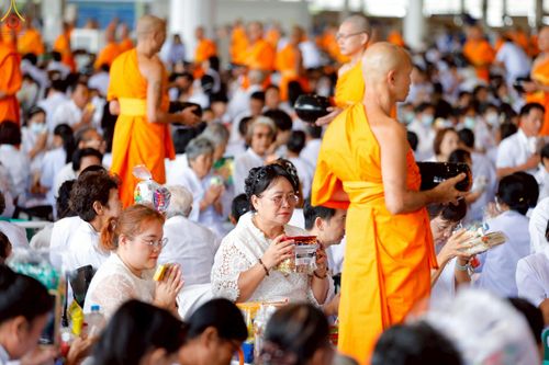 ภาพ No.263925:วันอาทิตย์ที่ 2 พฤศจิกายน พ.ศ. 2568 พิธีตักบาตรอาทิตย์ต้นเดือน ณ บ้านแก้วเรือนทองคุณยายฯ วัดพระธรรมกาย