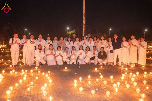 ภาพ No.130673:พิธีจุดโคมประทีปถวายเป็นพุทธบูชา ในโครงการบรรพชา 1,250 รูป ณ มหาวิหารมายาเทวี แดนประสูติ สวนลุมพินี ประเทศเนปาล วันที่ 9 มีนาคม พ.ศ. 2567