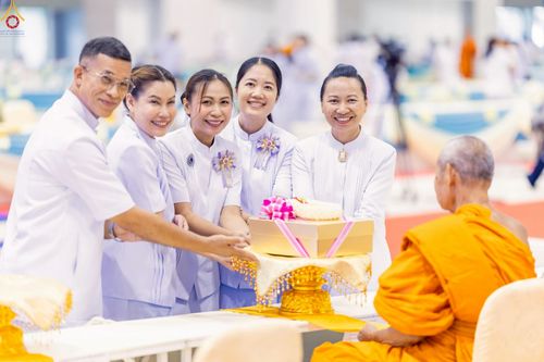 ภาพ No.236399:วันที่ 3 สิงหาคม พ.ศ. 2568 พิธีถวายมหาสังฆทานคณะสงฆ์ 2,000 กว่าวัดทั่วประเทศ ปีที่ 25 , พิธีถวายไทยธรรมคณะสงฆ์ 323 วัด 4 จังหวัดชายแดนภาคใต้ ณ วัดพระธรรมกาย