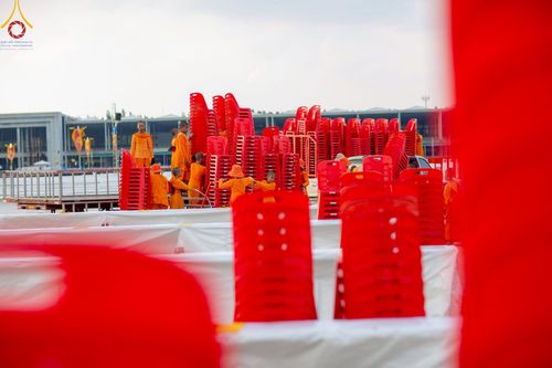 ภาพ No.218674:วันพฤหัสบดีที่ 17 เมษายน พ.ศ. 2568 การเตรียมงานในลานธรรม , สภาธรรมกายสากล , วิหารคด  เพื่องานวันคุ้มครองโลก 22 เมษายน พ.ศ. 2568