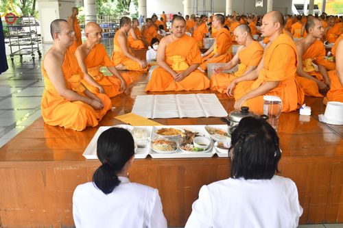 ภาพ No.157720:พิธีถวายภัตตาหารเมนูสวรรค์ ในพรรษาแห่งการเข้าถึงธรรม วันเสาร์ที่ 28 กันยายน พ.ศ. 2567 ณ หอฉันคุณยายอาจารย์ฯ วัดพระธรรมกาย