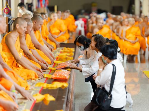 ภาพ No.196636:พิธีทอดผ้าป่าทำนุบำรุงศาสนสถาน ณ วัดไทยเจริญ ตำบลบางขุนกอง อำเภอบางกรวย จังหวัดนนทบุรี  ในโครงการธรรมยาตรา กตัญญูบูชา มหาปูชนียาจารย์ พระมงคลเทพมุนี(สด จนฺทสโร) พระผู้ปราบมาร อนุสรณ์สถาน 7 แห่ง ปีที่ 13 วันที่ 17 มกราคม พ.ศ. 2568