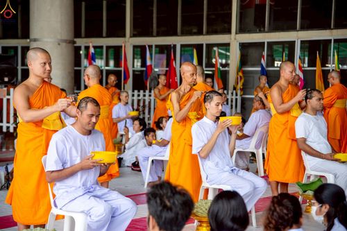 ภาพ No.230830:วันที่ 28 มิถุนายน พ.ศ. 2568 พิธีตัดปอยผมและปลงผม โครงการบวชพระนานาชาติ AEC & WAB รุ่นที่ 9 ณ วิหารคด 2 วัดพระธรรมกาย