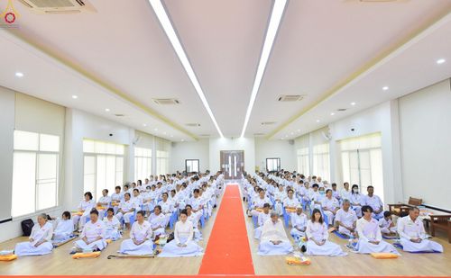 ภาพ No.250112:วันที่ 26-28 กันยายน พ.ศ. 2568 โครงการอบรมอุบาสกแก้ว อุบาสิกาแก้ว รุ่นที่ 3 ตัวแทนทอดกฐินสามัคคีทั่วไทย 30,000 วัด ณ ศูนย์ปฏิบัติธรรมจันทบุรี จ.จันทบุรี