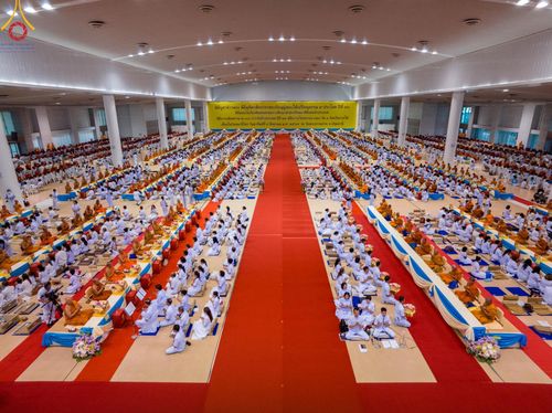 ภาพ No.147105:พิธีมุทิตาสักการะพระภิกษุ ผู้สอบได้เปรียญธรรม 9 ประโยคระดับโลกปีที่ 36, พิธีมอบโล่เกียรติยศและทุนการศึกษา สำนักเรียนบาลีดีเด่นทั่วประเทศ, พิธีถวายมหาสังฆทานคณะสงฆ์ 2,000 กว่าวัด ทั่วประเทศ ปีที่ 24, พิธีถวายไทยธรรมคณะสงฆ์ 323 วัด 4 จังหวัดชายแดนภาคใต้