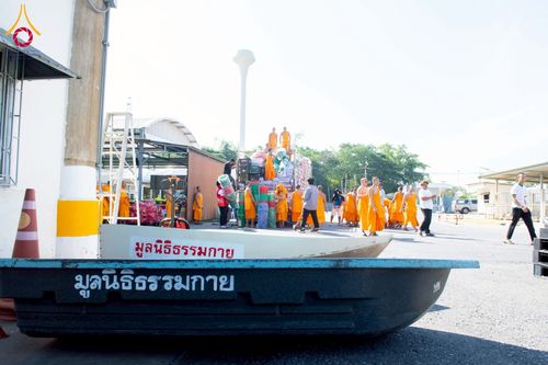 ภาพ No.273728:วันที่ 27 พฤศจิกายน พ.ศ. 2568 คณะศิษยานุศิษย์วัดพระธรรมกาย มูลนิธิธรรมกาย มอบอาหารและสิ่งของความช่วยเหลือให้พี่น้องชาวใต้ ผู้ประสบอุทกภัยน้ำท่วม