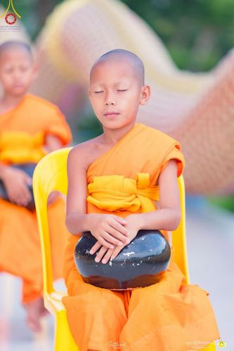 ภาพ No.222200:วันที่ 26-27 เมษายน พ.ศ. 2568 ศูนย์ปฏิบัติธรรมสวนผึ้ง ร่วมกับ ธุดงค์คสถานประจวบคีรีขันธ์ และวัดอ่าวน้อย  จัดกิจกรรมเดินธรรมยาตรา ตักบาตรข้าวสารอาหารแห้ง และจุดประทีปถวายเป็นพุทธบูชา ณ วัดอ่าวน้อย จ.ประจวบคีรีขันธ์