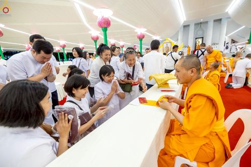 ภาพ No.230992:วันอังคารที่ 1 กรกฎาคม พ.ศ. 2568 ผู้ว่าราชการจังหวัดปทุมธานี เป็นประธานพิธีต้อนรับ สัญญาบัตร พัดยศ พระครูสัญญาบัตรสายต่างประเทศ วัดพระธรรมกาย ประจำปี พ.ศ. 2568 จำนวน 19 รูป