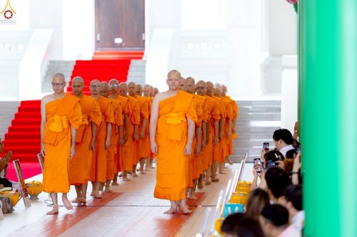 ภาพ No.229305:วันเสาร์ที่ 14 มิถุนายน พ.ศ. 2568 พิธีบรรพชา , พิธีถวายบาตร , พิธีอุปสมบท ในโครงการบรรพชาอุปสมบทหมู่ ผู้บริหารรุ่นที่ 15 และ อุดมศึกษา รุ่นที่ 52 ณ โบสถ์พระไตรปิฎก วัดพระธรรมกาย