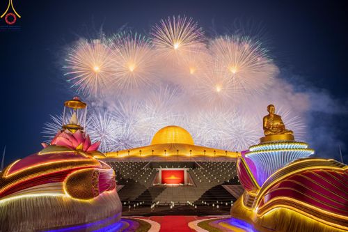 ภาพ No.122272:พิธีจุดประทีปถวายเป็นพุทธบูชา และบูชาธรรมมหาปูชนียาจารย์ พระมงคลเทพมุนี(สด จนฺทสโร) ในโครงการธรรมยาตรา กตัญญูบูชา มหาปูชนียาจารย์ พระมงคลเทพมุนี(สด จนฺทสโร) พระผู้ปราบมาร อนุสรณ์สถาน 7 แห่ง ปีที่ 12 วันที่ 31 มกราคม พ.ศ. 2567 ณ วัดพระธรรมกาย จ.ปทุมธานี (