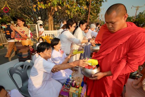 ภาพ No.208705:ตักบาตรพระ 1,743 รูป ครบรอบ 743 ปี นครน่าน ถวายเป็นพุทธบูชา น้อมบุญกุศลอุทิศให้บรรพบุรุษ วันอาทิตย์ ที่ 16 กุมภาพันธ์ พ.ศ. 2568 ณ ถนนคนเดินข่วงเมืองน่าน ต.ในเวียง อ.เมือง จ.น่าน